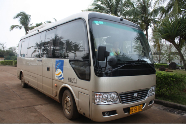 E7變身機(jī)場(chǎng)VIP擺渡車 宇通純電動(dòng)穩(wěn)定運(yùn)行祖國(guó)最南端