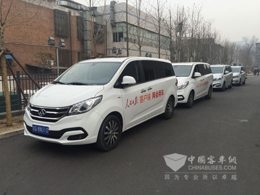 人民日報(bào)兩會(huì)報(bào)導(dǎo)專用車