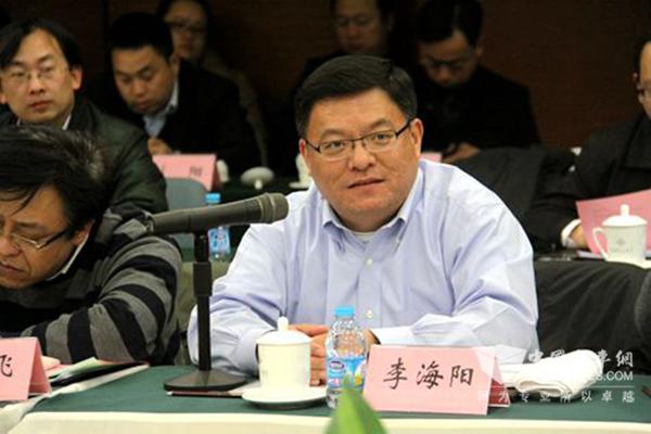 全國(guó)人大代表，遼寧曙光汽車(chē)集團(tuán)股份有限公司董事長(zhǎng)、總裁李海陽(yáng)