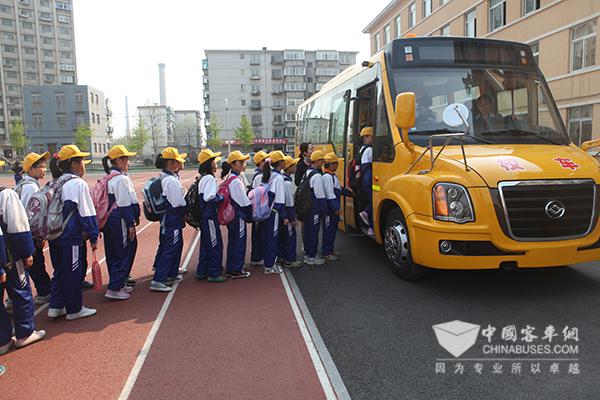 純電動(dòng)校車(chē)的發(fā)展具備得天獨(dú)厚的優(yōu)勢(shì)
