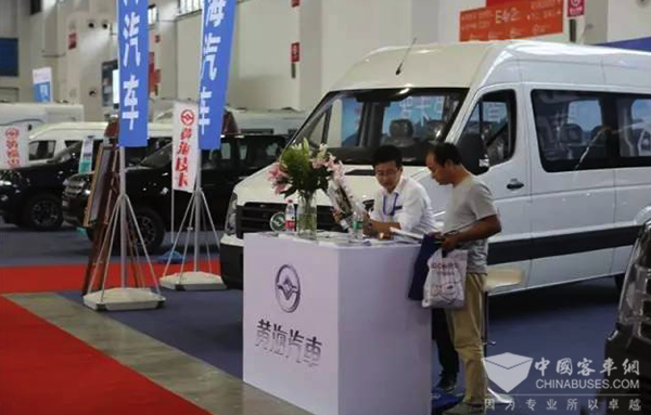 黃?！叭鹜尽陛p客亮相2016沈陽(yáng)國(guó)際汽車(chē)工業(yè)博覽會(huì)