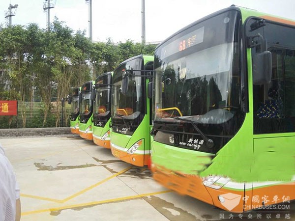 廣西：一批新純電動(dòng)公交車抵邕 新能源公交車隊(duì)又添新成員
