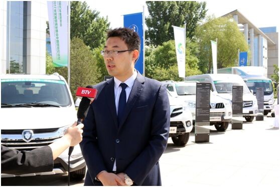 　福田汽車集團(tuán)海外事業(yè)本部副總經(jīng)理程萬(wàn)志接受記者采訪