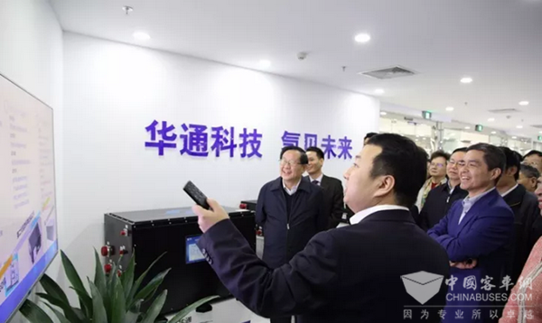 萬鋼視察億華通，鼓勵燃料電池產(chǎn)業(yè)發(fā)展要頂天立地，鋪天蓋地