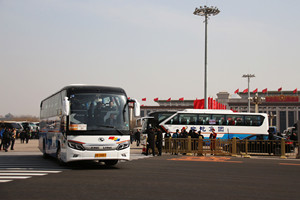 兩會(huì)：金龍龍威十八年，履行“國車”新使命