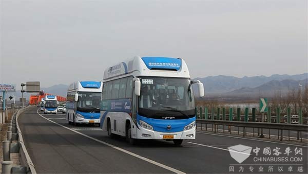 福田歐輝氫燃料電池客車作為官方指定用車，以綠色品質(zhì)護(hù)航長(zhǎng)城國(guó)際可再生能源論壇