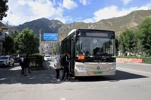 拉薩首批福田歐輝國六新能源客車正式投運(yùn) 