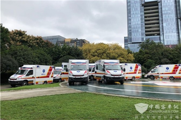  100臺依維柯歐勝方艙救護車交付成都衛(wèi)健委