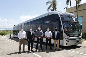 巴西首臺本地制造的純電動鉸鏈式大巴！比亞迪22米純電動公交亮相