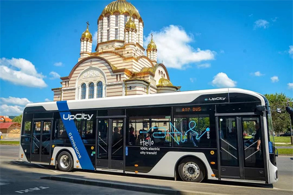 高顏值獲贊！亞星X9-City EV12米純電公交車駛入歐盟