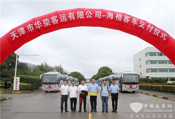 安全、服務(wù)“兩手抓” 蘇州金龍助華榮客運打造一流通勤班車