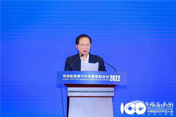 陳清泰：汽車革命還在進(jìn)行，我們?nèi)悦媾R諸多挑戰(zhàn)和問題