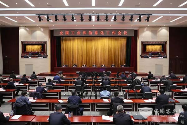 工信部：2023年穩(wěn)住汽車等大宗消費 促進新能源整車企業(yè)做強做大