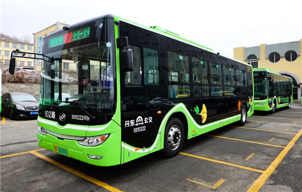 123臺新能源客車上線 丹東公交攜手黃?？蛙囎V寫綠色出行新篇章