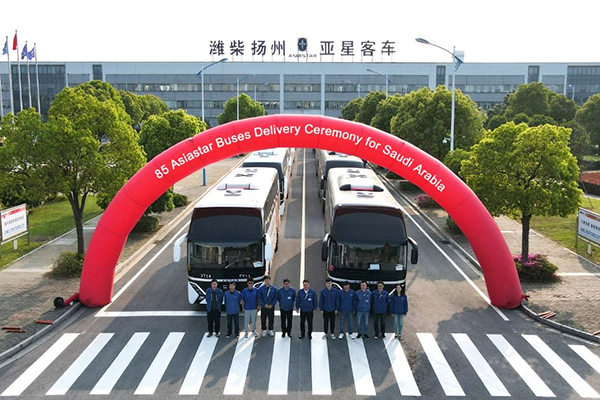 亞星客車再次“出?！?X9-3雙風(fēng)擋豪華公路旅游車型發(fā)運(yùn)沙特