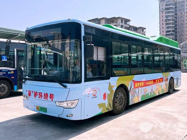 夏季 駕駛 純電動(dòng)公交車 更加省電