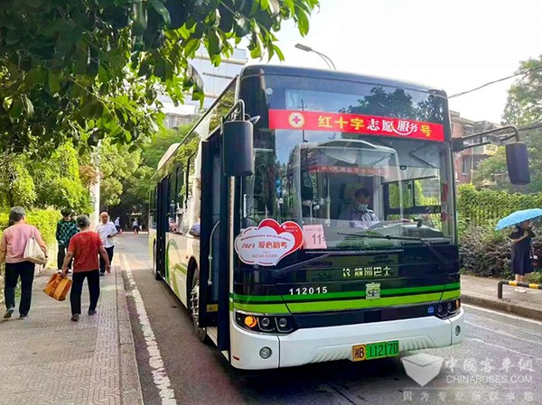 夏季 駕駛 純電動(dòng)公交車 更加省電
