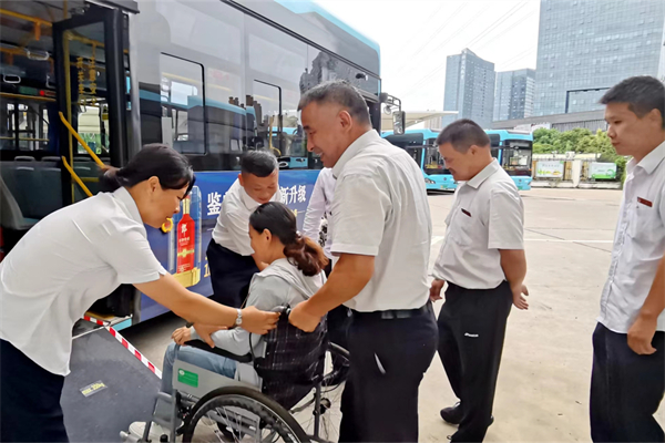 又逢重陽(yáng) 公共交通如何提升老年群體的乘坐體驗(yàn)