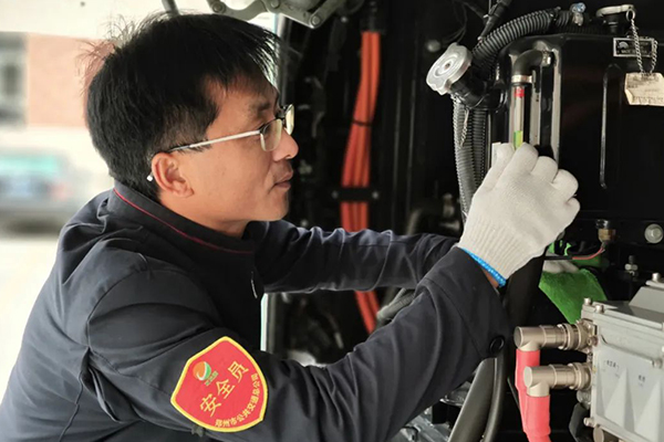 做好常態(tài)化防寒保暖工作 鄭州公交為乘客安全出行保駕護航