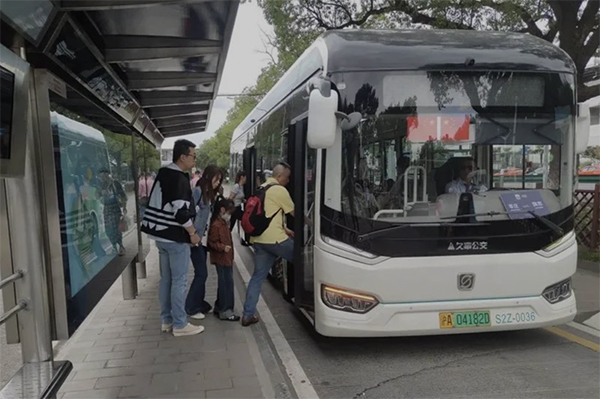 載客超35萬(wàn)人次 “金融直通車”定制班線帶來(lái)上海公交新模式