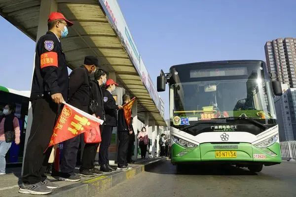 保障沿途市民順暢出行 邯鄲公交限行期間內(nèi)44條線路免費(fèi)乘車