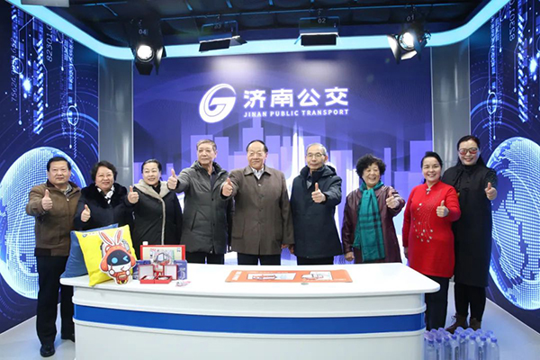為企業(yè)發(fā)展建言獻(xiàn)策 濟(jì)南公交集團(tuán)開展“公交開放日”活動(dòng)