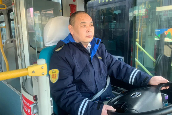 廣受乘客贊揚 隋克彬20年公交運營服務總結(jié)出的“三點服務法”