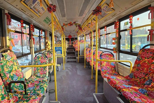 更好地展示城市底蘊(yùn) 哈爾濱“東北民俗”主題公交車亮相