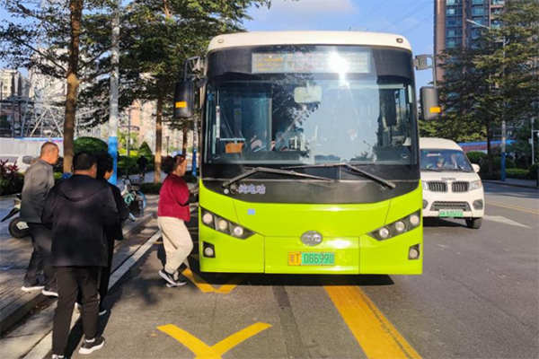 公交服務(wù)“零距離” 中山公交集團(tuán)996號(hào)線路延伸至社區(qū)樓下