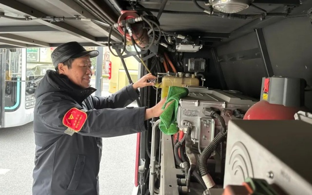 安全行車(chē)105.5萬(wàn)公里 這位公交駕駛員是怎么做到的？