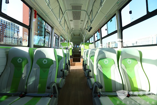 整車(chē)產(chǎn)品2023 福田歐輝 新型通學(xué)車(chē) 客車(chē)技術(shù)創(chuàng)新 應(yīng)用成果獎(jiǎng)