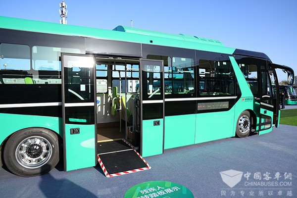 整車(chē)產(chǎn)品2023 福田歐輝 新型通學(xué)車(chē) 客車(chē)技術(shù)創(chuàng)新 應(yīng)用成果獎(jiǎng)