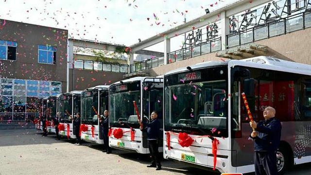 公交車(chē)型“大轉(zhuǎn)小”、福州啟用7米級(jí)低地板純電動(dòng)公交車(chē)