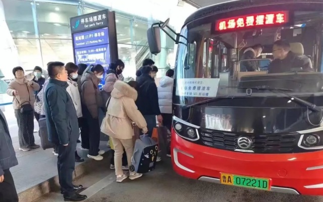 用情守護(hù)乘客出行路 濟(jì)南公交春節(jié)假期共完成約23.7萬(wàn)班次