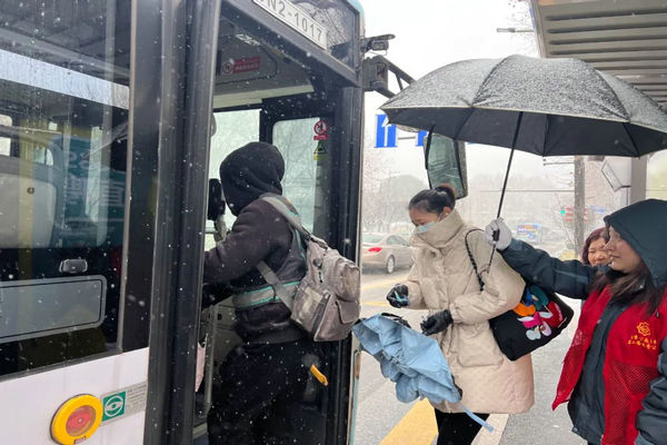 南京公交萬人備勤雨雪天，只為您穩(wěn)穩(wěn)的出行