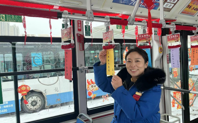 猜燈謎 鬧元宵 太原公交玩轉(zhuǎn)安全知識進車廂