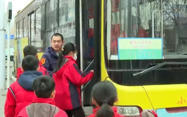 “校門口”到“家門口” 石家莊市小學生免費公交專線恢復運營