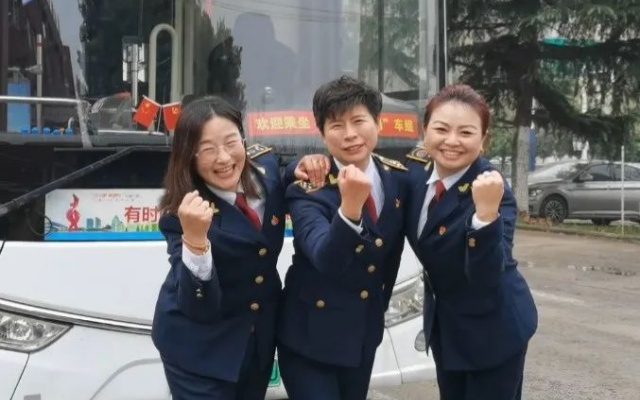 致敬了不起的公交“娘子軍” 最美線路扮靚合肥城