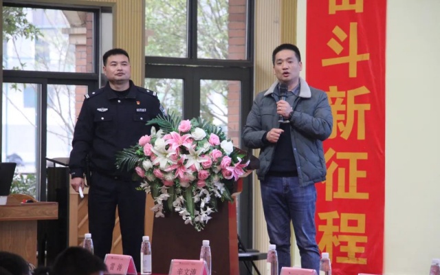 確保定制專線安全運(yùn)營(yíng) 貴陽(yáng)公交開(kāi)展“開(kāi)學(xué)第一課”安全教育活動(dòng)
