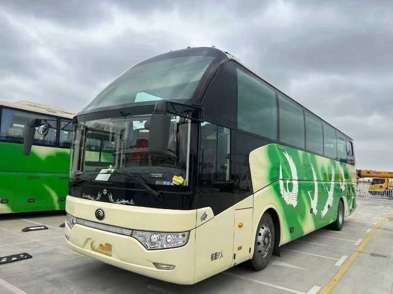  多臺(tái)國五50座可出口天然氣宇通6122氣囊車