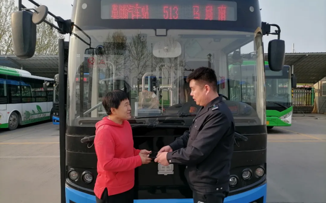 石家莊公交正能量弘揚雷鋒精神 引領(lǐng)文明之風(fēng)
