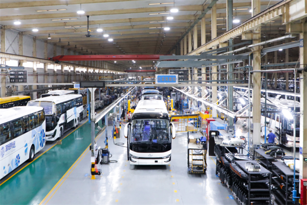 掀起海內(nèi)外交車熱潮 金龍展現(xiàn)中國制造“加速度”