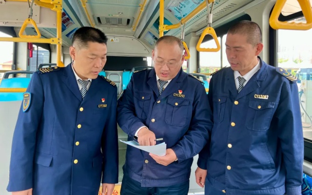 十米車廂里的勞動(dòng)節(jié) 來聽聽這群青島大叔傳遞溫暖的故事