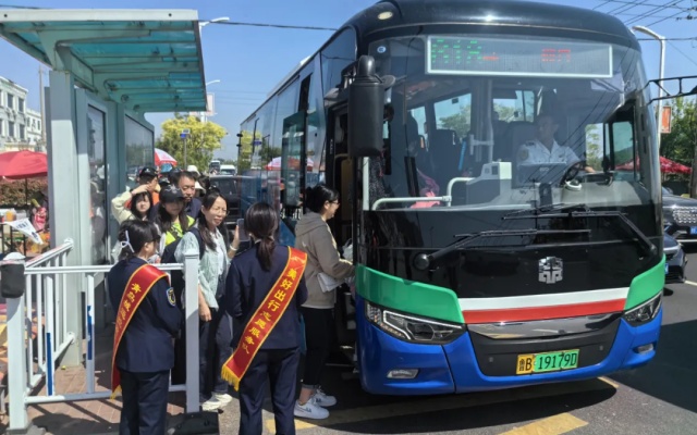 守護(hù)佳節(jié) 便民服務(wù)上新又走心 溫馨巴士叫好又叫座