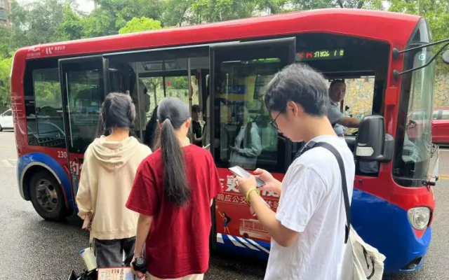 大學(xué)城片區(qū)“響應(yīng)公交”上線 可在網(wǎng)上預(yù)約公交車
