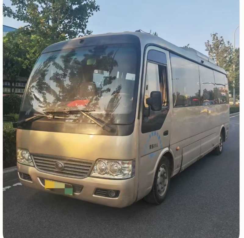 多臺(tái)非營(yíng)運(yùn)20座寧德時(shí)代宇通E7電車