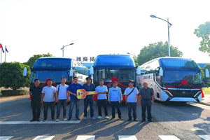 亞星X9-3和金剛系列高端旅游客車(chē) 攜手領(lǐng)略醉美多彩貴州