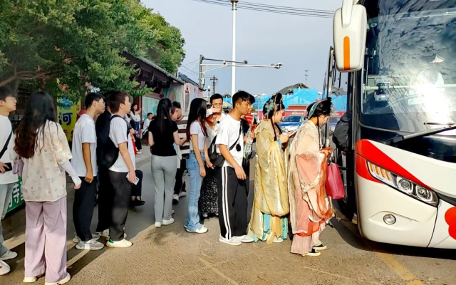 端午佳節(jié)保暢行！洛陽(yáng)公交集團(tuán)多措并舉助力群眾節(jié)日出行