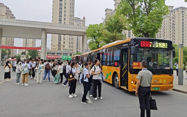 護(hù)航廣大學(xué)子 泰興公交圓滿完成2024年中考運(yùn)輸保障任務(wù)