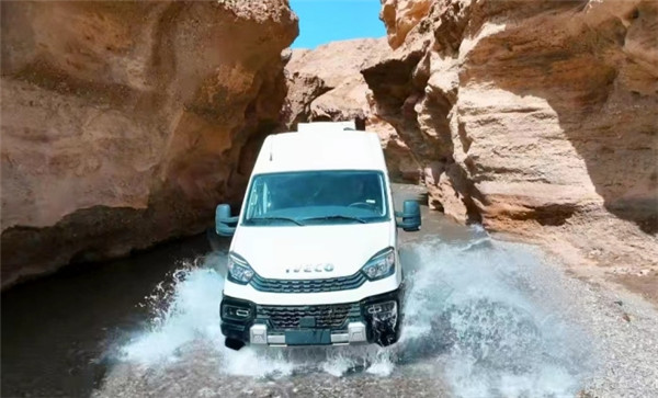 全時(shí)四驅(qū)+三把鎖！依維柯4x4讓越野豈止于越野